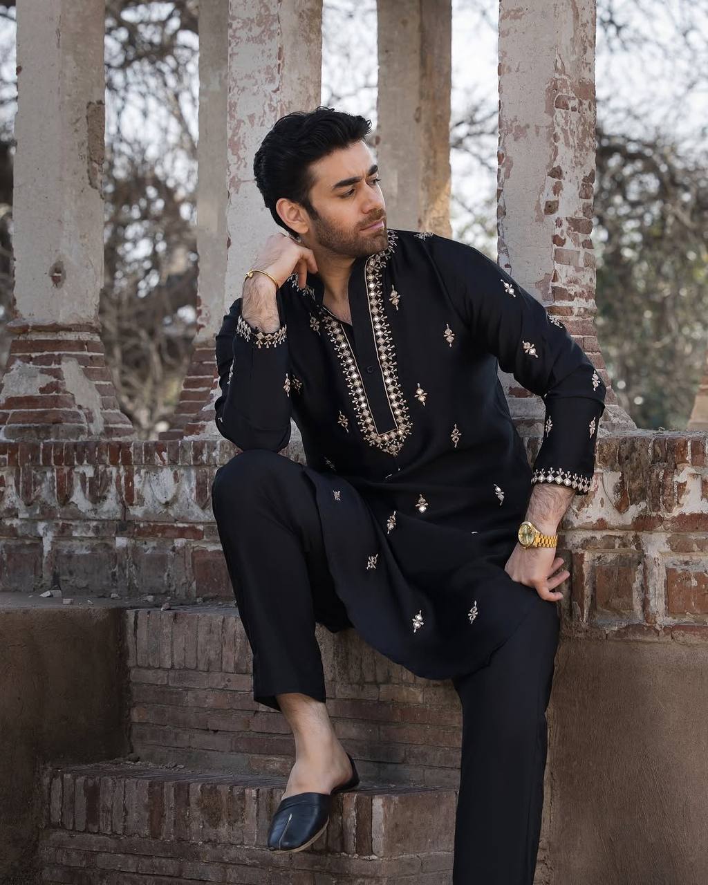 STYLISH BLACK MIRROR WORK EMBROIDERED KURTA WITH PAJAMA