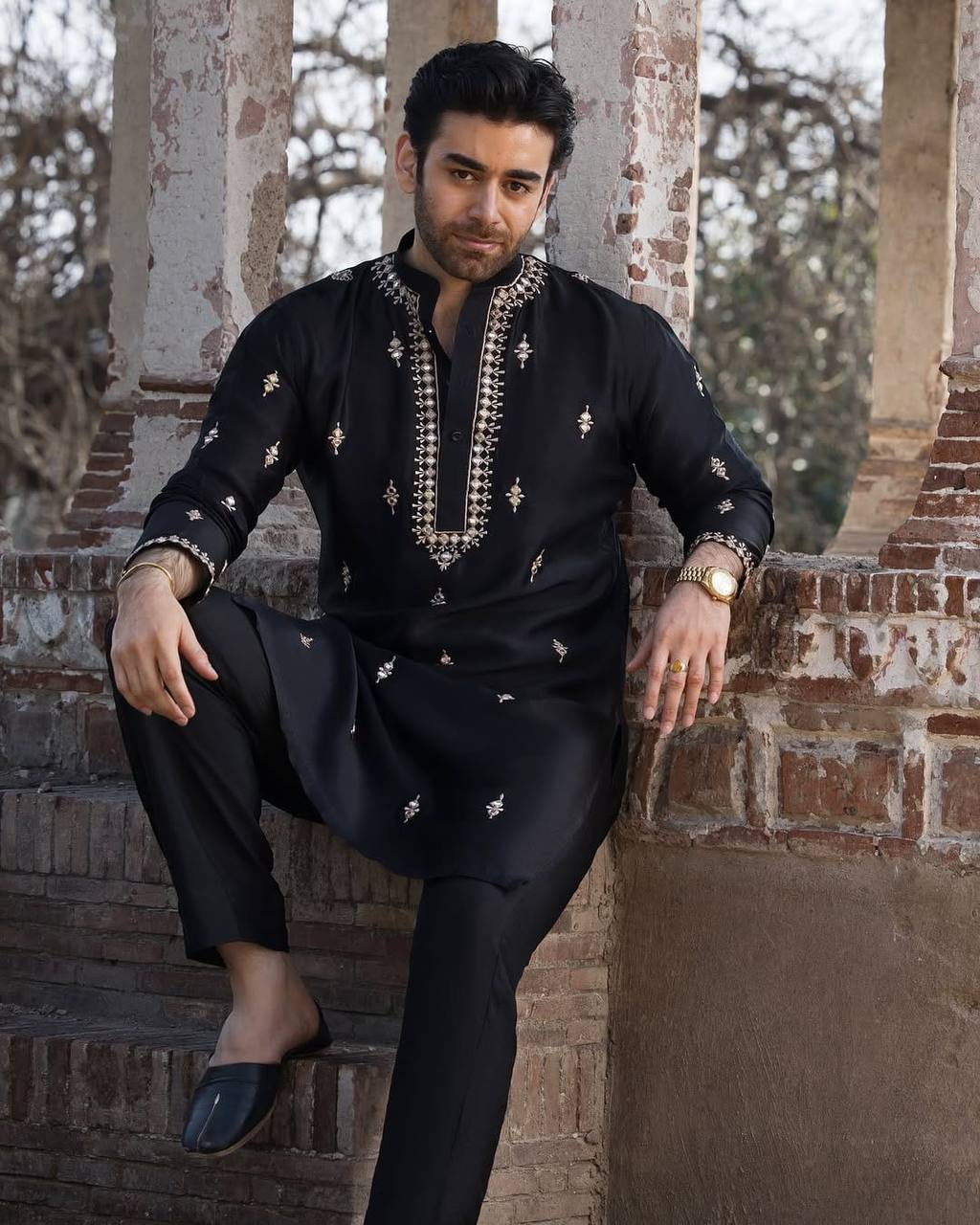 STYLISH BLACK MIRROR WORK EMBROIDERED KURTA WITH PAJAMA