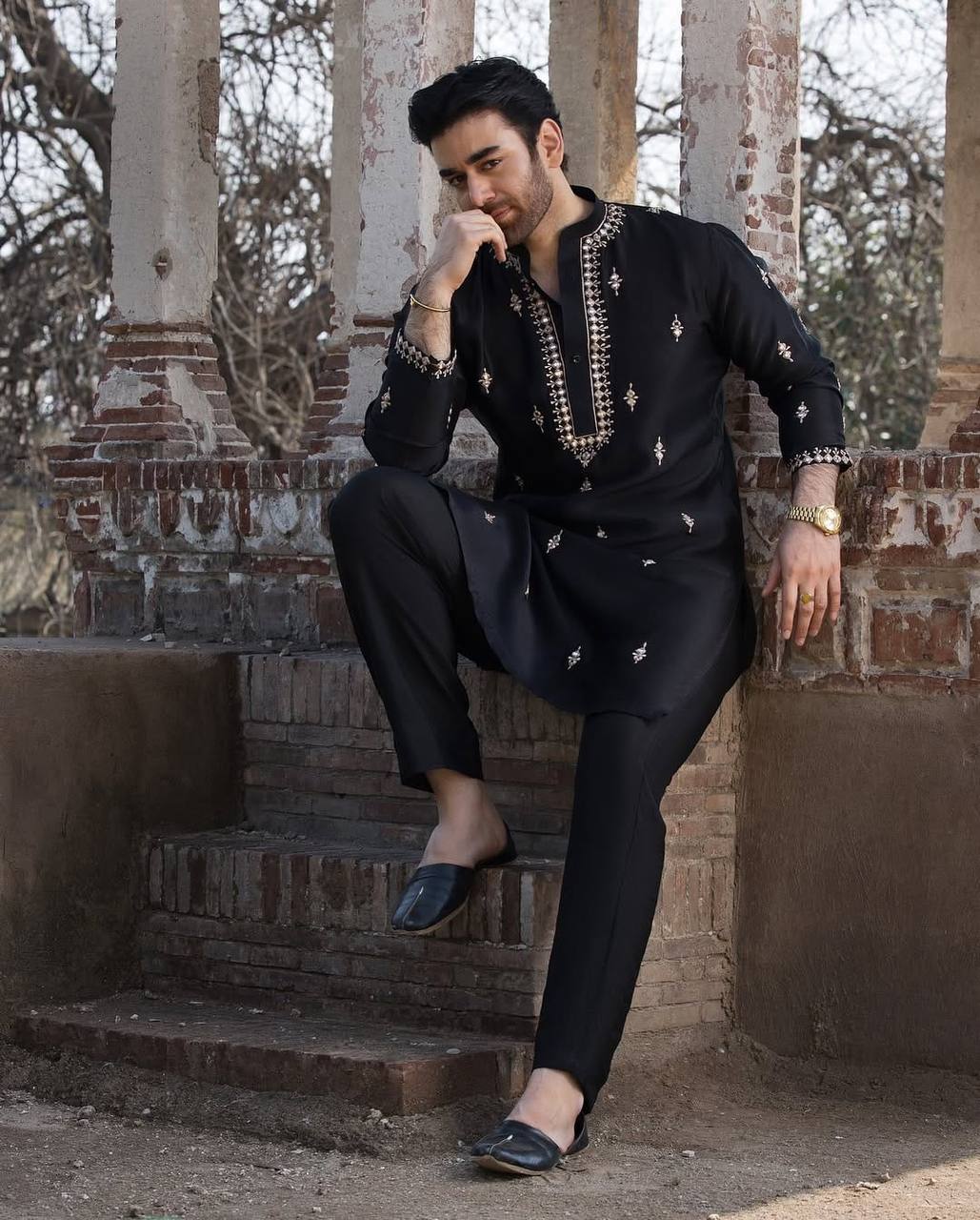 STYLISH BLACK MIRROR WORK EMBROIDERED KURTA WITH PAJAMA