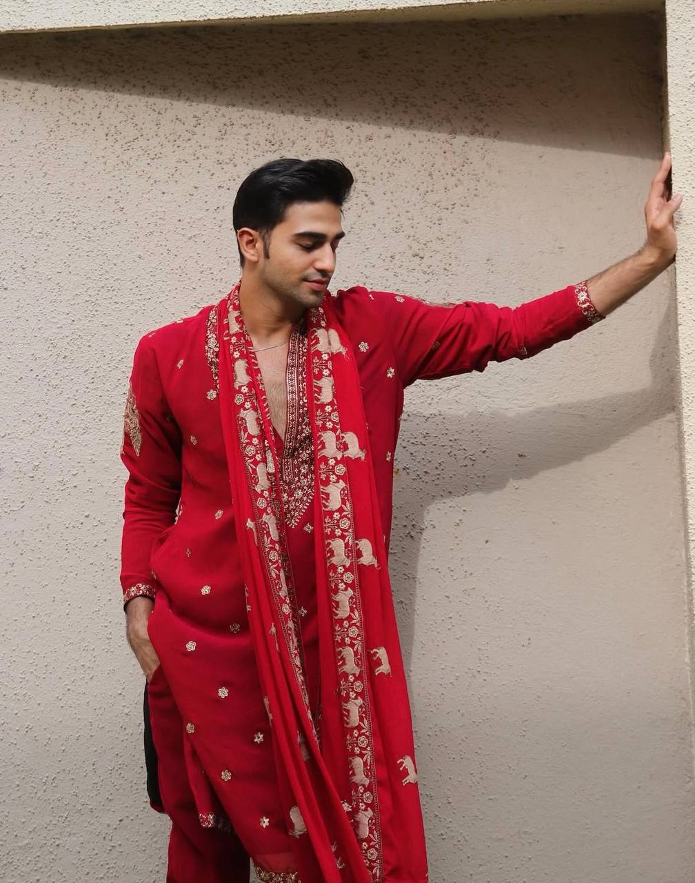 RED HEAVY JARI EMBROIDERED WORK KURTA PAJAMA AND DUPATTA SET FOR MEN'S