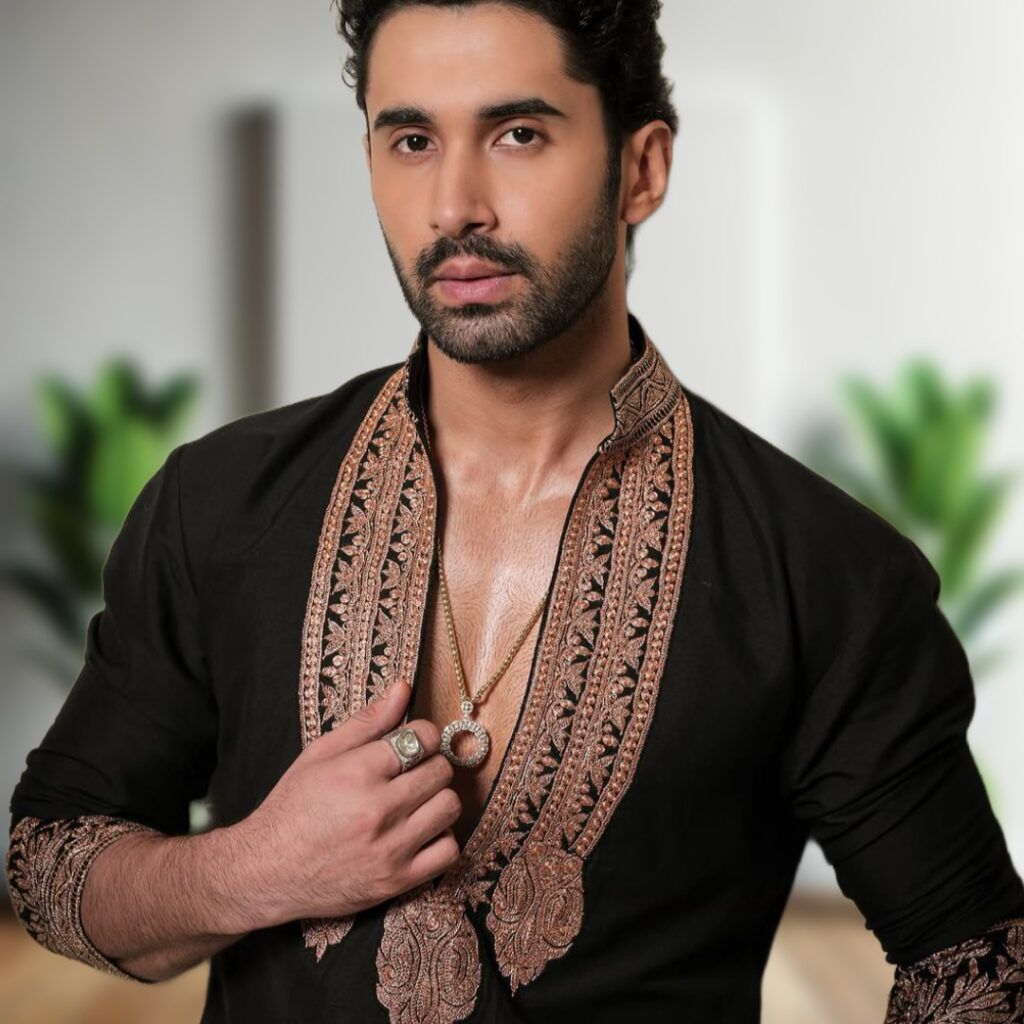BLACK V NECK EMBROIDERD KURTA PAJAMA SET